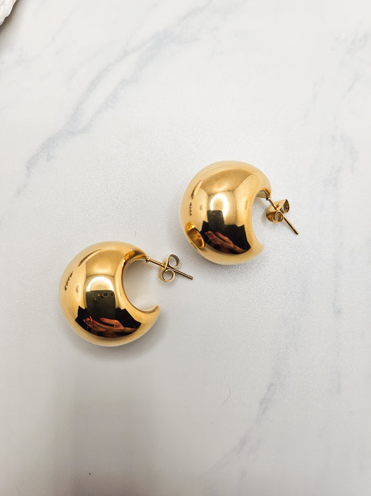 Luna earrings in gold