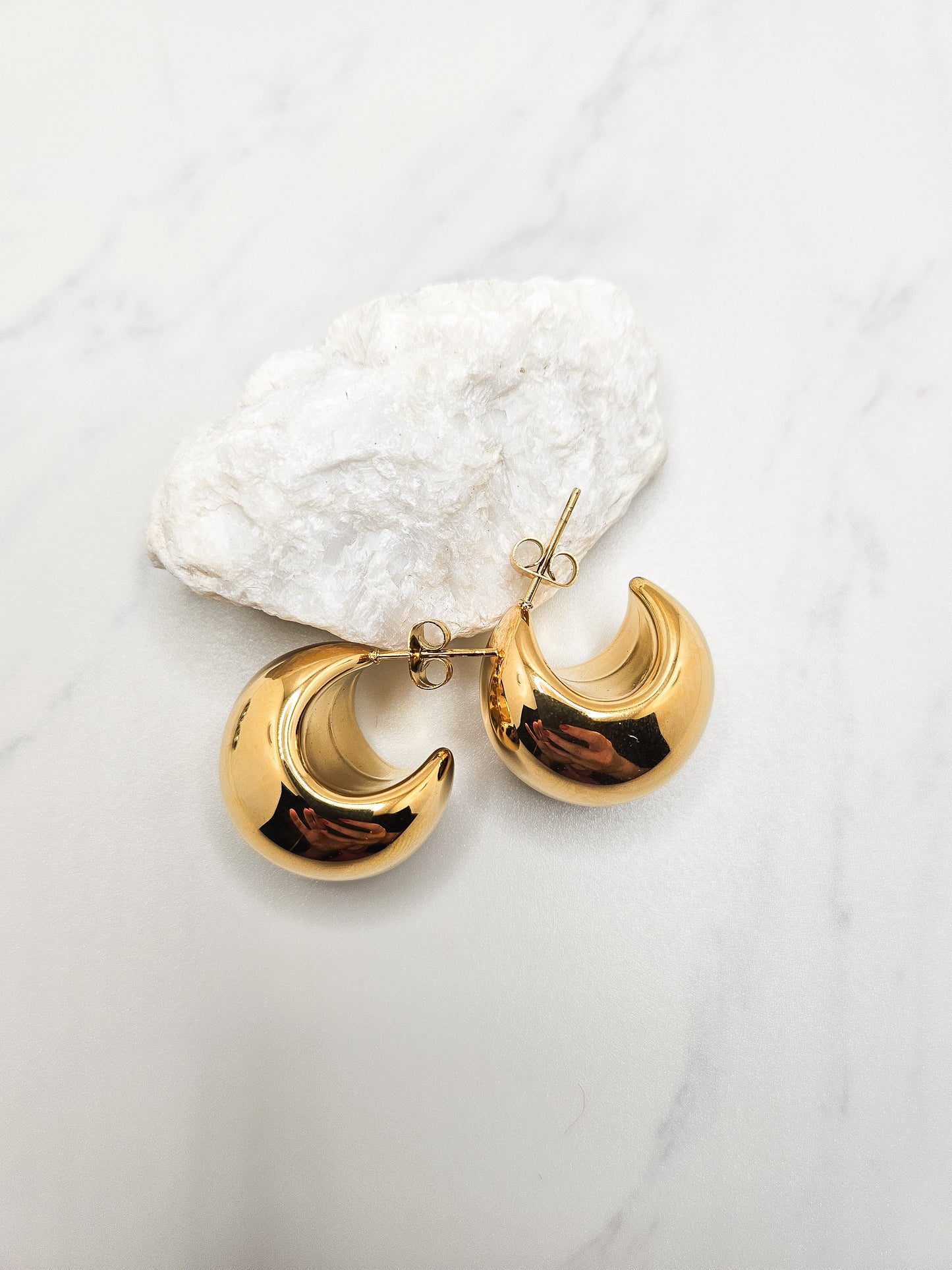 Luna earrings in gold