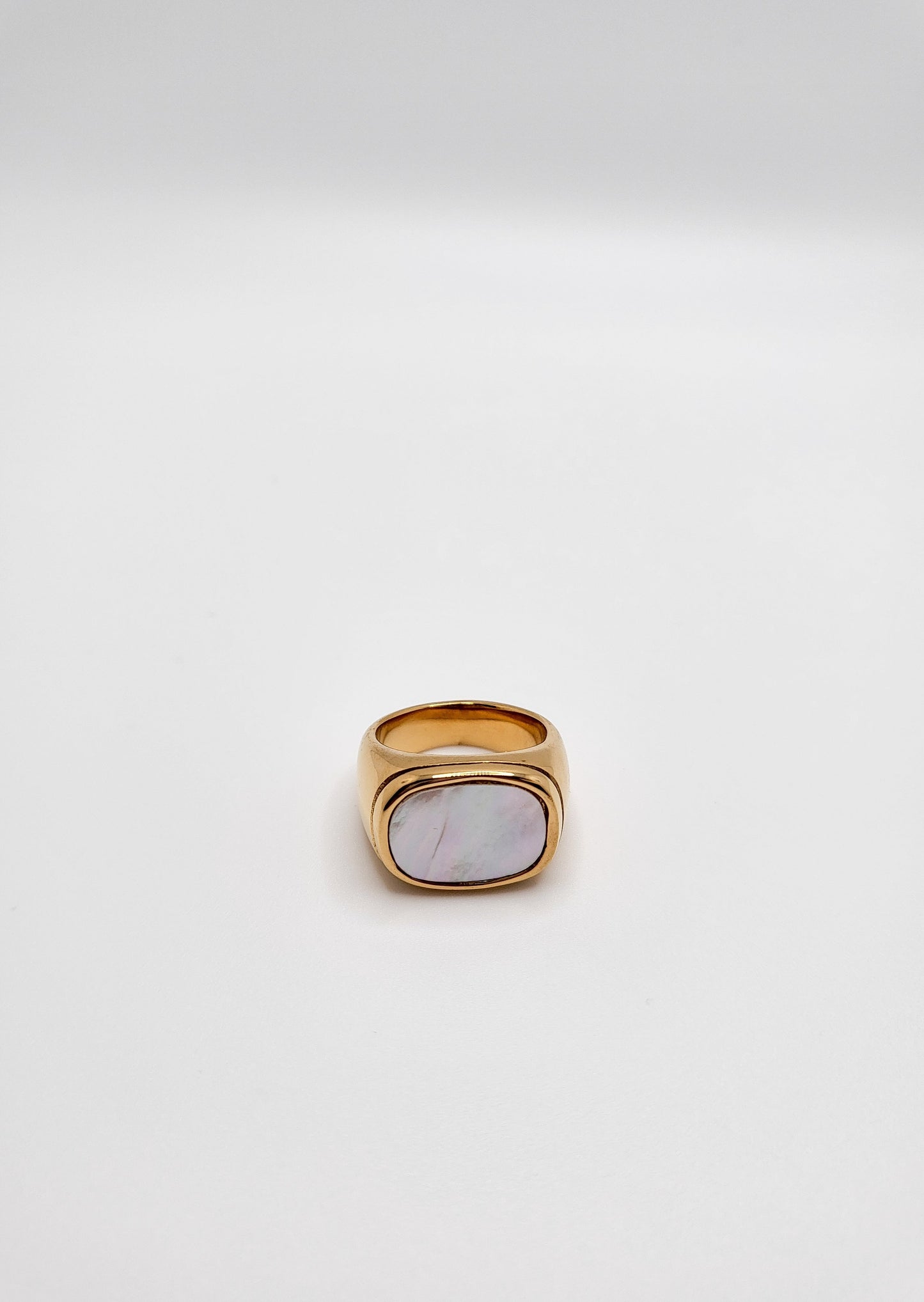 Gold plated sunbeam ring with square white shellfish. 