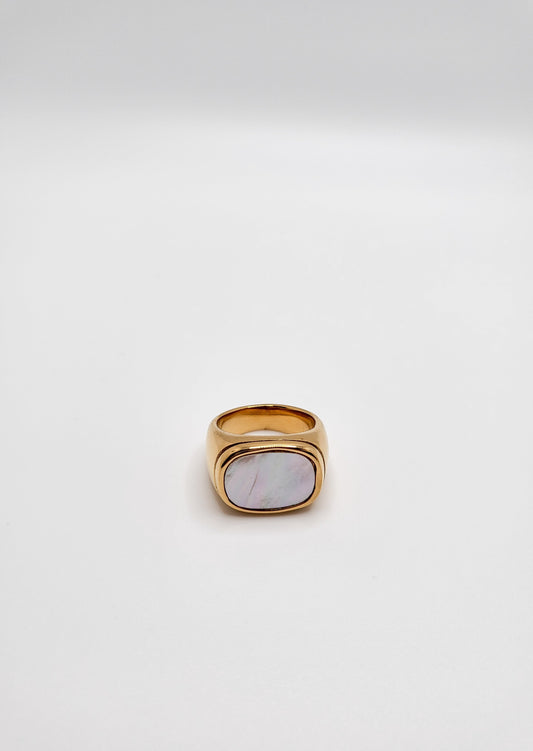 Gold plated sunbeam ring with square white shellfish. 