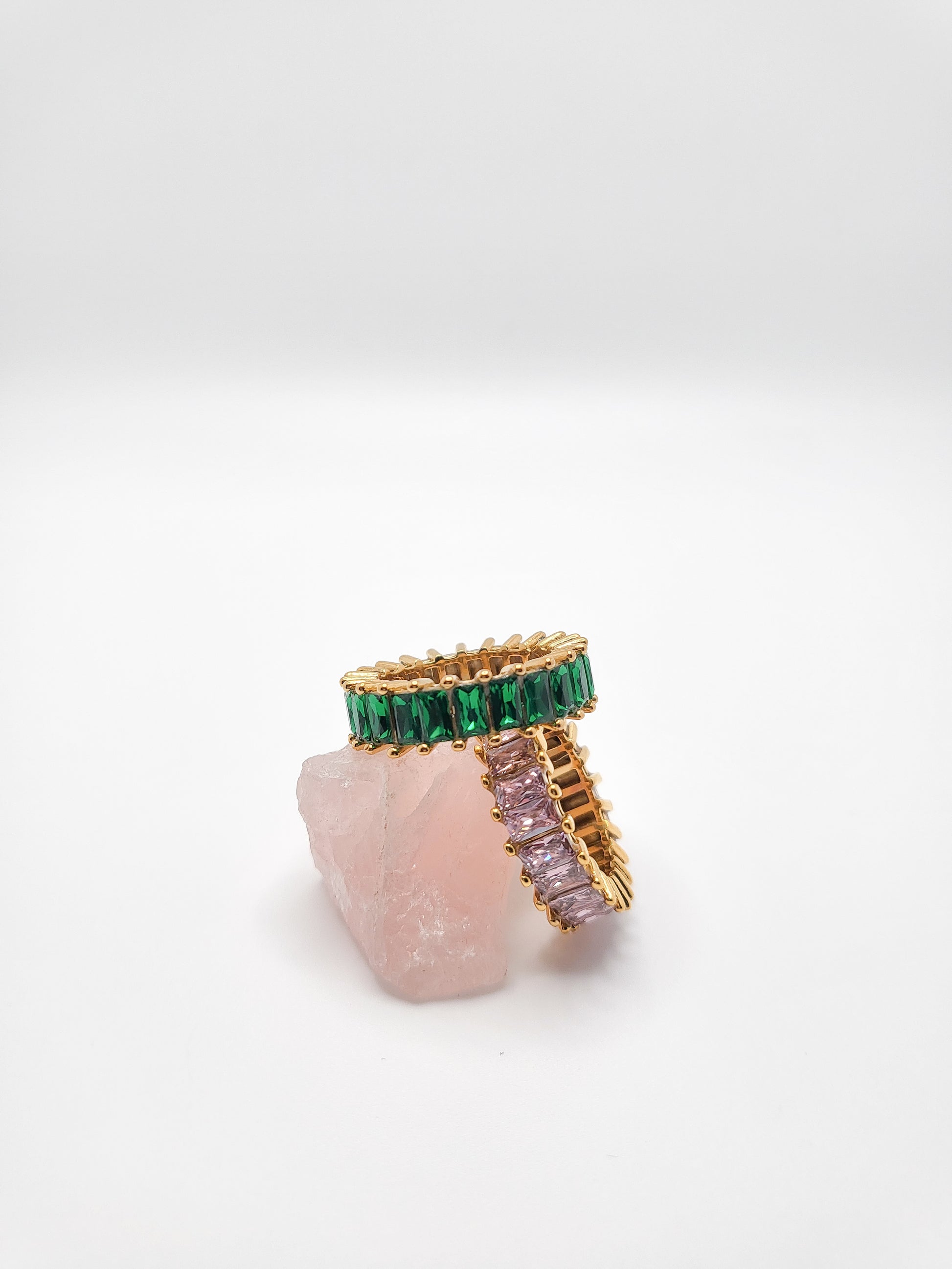 Chunky zircon ring in color green and pink