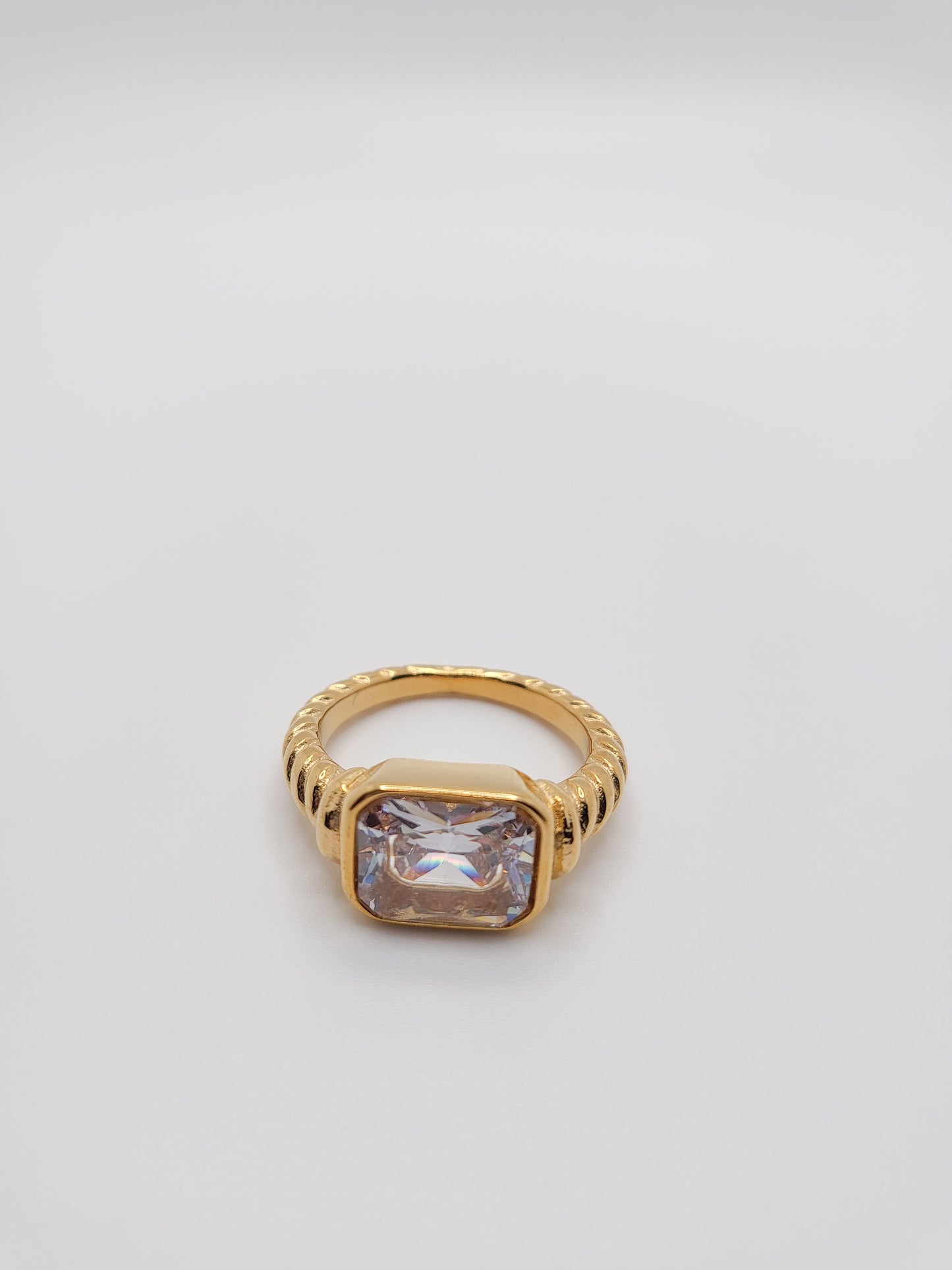 Mila gemstone ring