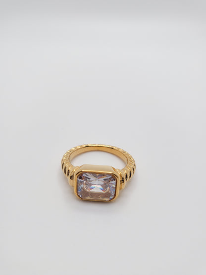 Mila gemstone ring